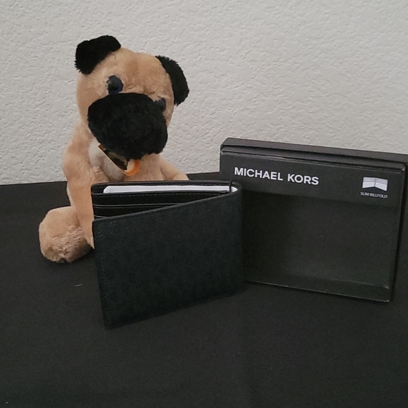 Michael Kors Wallet - Picture 2 of 7